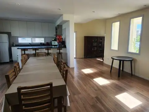 Casa en Venta con 4 cocheras