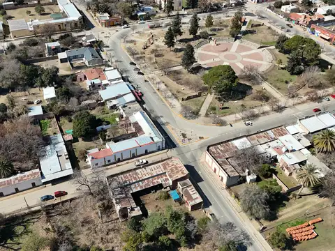 Calle Vélez Sarsfield esquina San Martin.