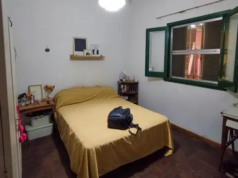 CASA EN VENTA! 2 DORMITORIOS   DEPENDENCIA! A METROS DE CALLE MENDOZA