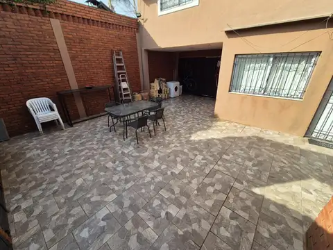 Casa 6 ambientes con 2 baños