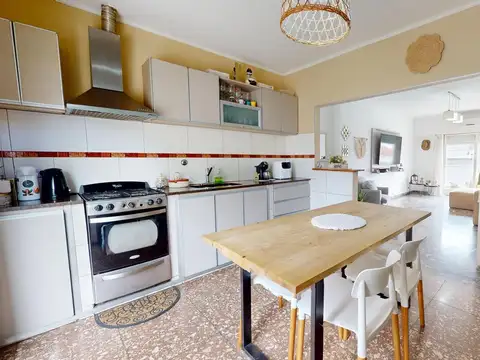 VENTA PH 4 AMBIENTES CON PATIO Y TERRAZA EN LOMAS DEL MIRADOR