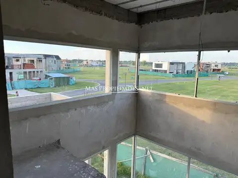 Casa 6 ambientes con 4 baños