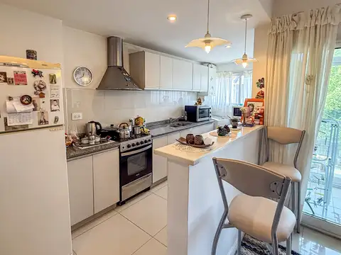 3 AMBIENTES A LA CALLE. BOLIVAR Y ESPAÑA.