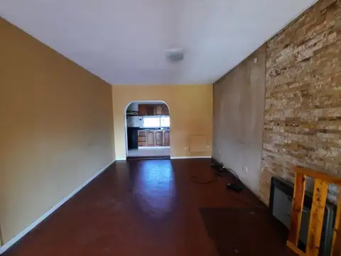 Casa 6 ambientes con 1 baño