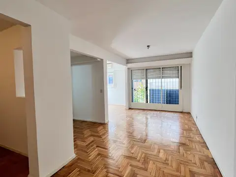 Venta - Semipiso 4 Ambientes con Balcón, Dependencia y Toilette – Recoleta