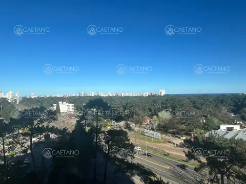 Apartamento en Venta de 3 dormitorios en Av. Roosevelt , Punta del este