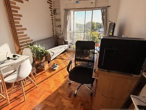 Departamento en alquiler, 2 ambientes, Vicente López, balcón.
