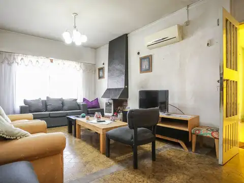 VENTA CASA 4 AMB C/QUINCHO Y JARDIN HAEDO NORTE