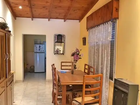 Excelente casa espaciosa de 4 amb y 110 m2 cubiertos.