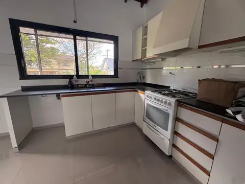 Casa 7 ambientes con 3 baños