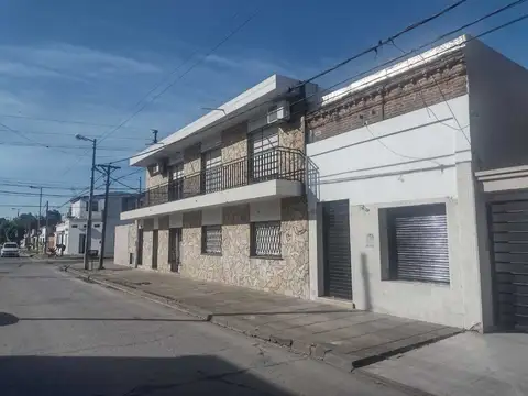 Casa 6 ambientes con 3 baños