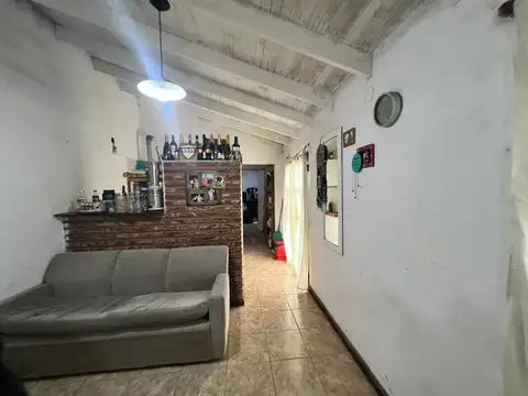 Casa 2 ambientes con 1 baño