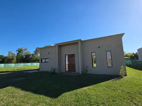 CASA 4 AMBIENTES BARRIO CERRADO LOS JUNCOS LUJÁN