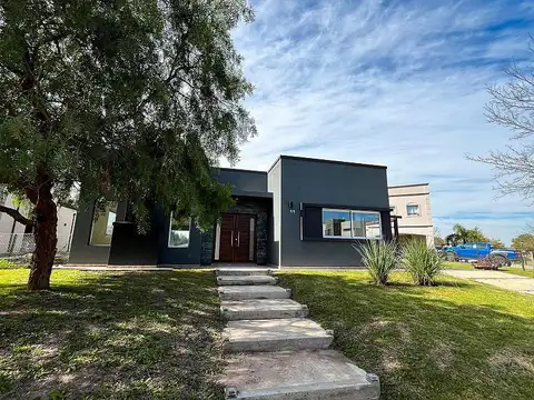 Casa de 4 ambientes en barrio cerrado Santo Domingo. Canning- Presidente Perón.