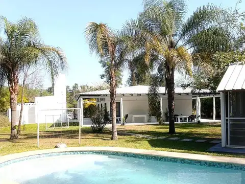 Calida Casa Estilo Chalet en Venta -Chacras de Benitez-