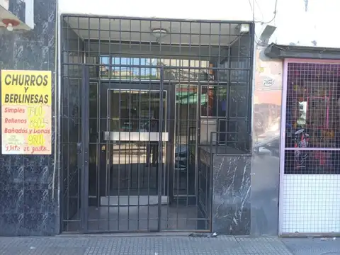 DEPTO DE 2 AMBIENTES  CON BALCON   FRENTE A LA ESTACION