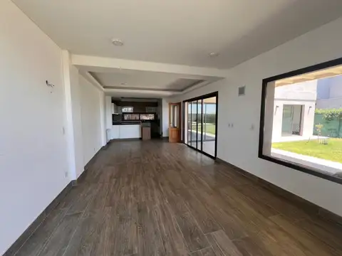 Casa 6 ambientes con 3 baños