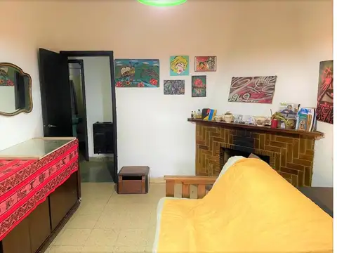 CASA MULTIFAMILIAR / FTE 3 AMBIENTES / FONDO 2 AMBIENTES