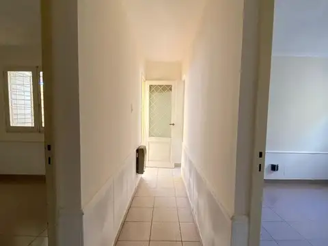 Casa 6 ambientes con 2 baños