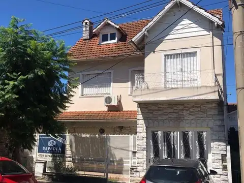 VENTA CASA CHALET DE 5 AMBIENTES 4 DORMITORIOS JARDIN, PISCINA, GARAGE Y PLAYROOM - VICENTE LOPEZ VI