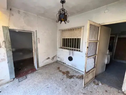 Venta casa sobre lote propio en Bernal Oeste