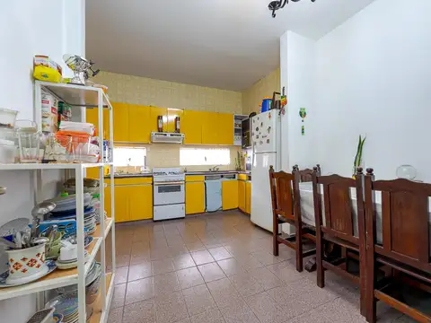 Casa 7 ambientes con 4 baños