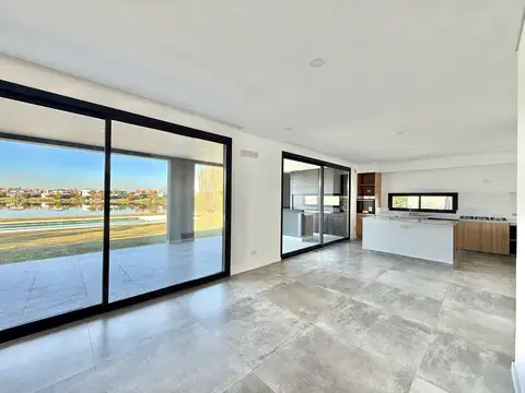 Casa  en Alquiler en San Benito, Villanueva