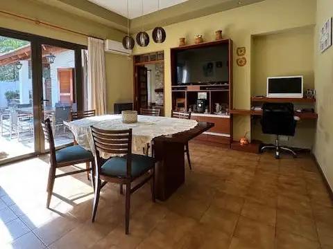 Casa en Venta con 4 cocheras