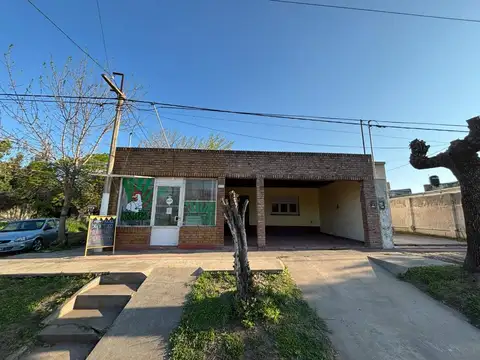 CASA CON LOCAL EN VENTA EN BRAGADO