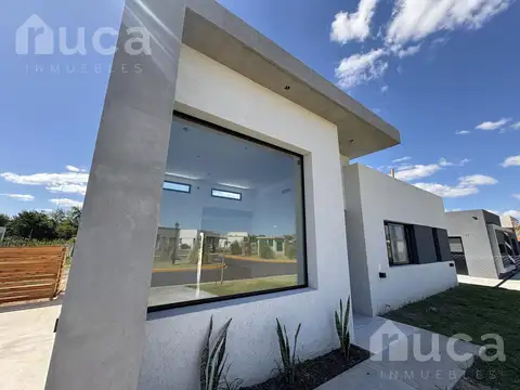 Casa a la venta de 4 ambientes en Barrio Santa Lucia - Pilar del Este