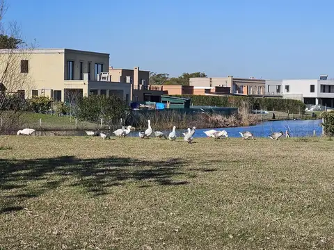 Venta lote terreno El Cantón Islas en esquina