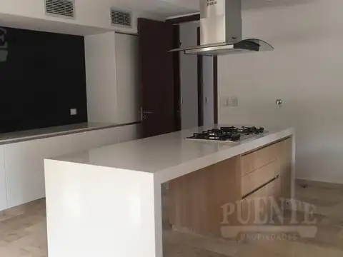 St. Thomas Este - 4 suites   dep. y esc.