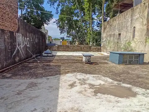 Casa 7 ambientes con 2 baños