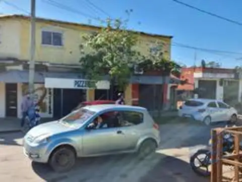 Local- Presidente Derqui- Propiedad con *RENTA* Chacabuco