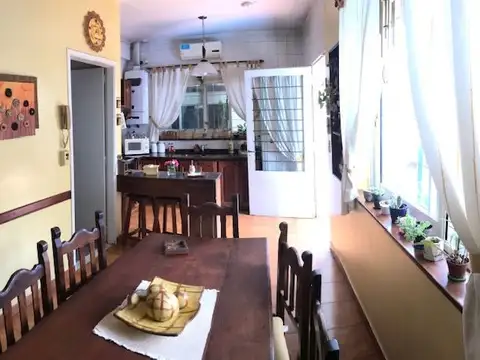Casa en Venta con 4 cocheras
