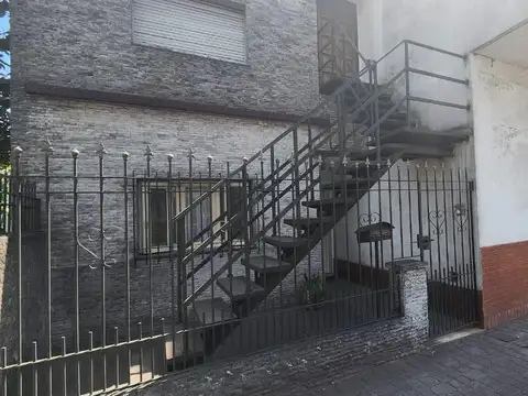 Casa 7 ambientes con 4 baños