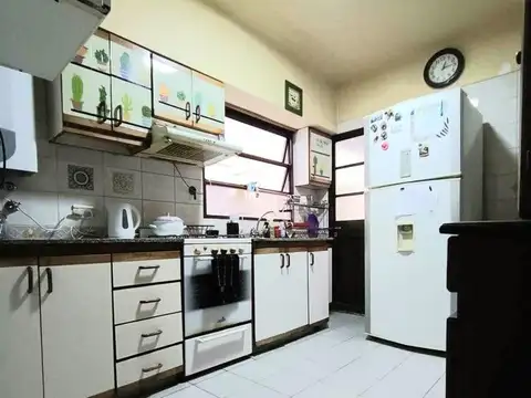 DEPARTAMENTO DE 3 AMBIENTES. BALCON TERRAZA AL FRENTE. A/P