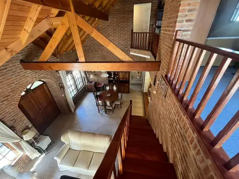 Casa 4 ambientes con 2 baños