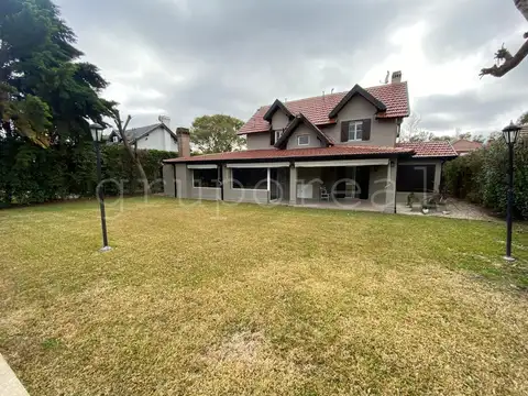 Casa 5 ambientes con 2 baños