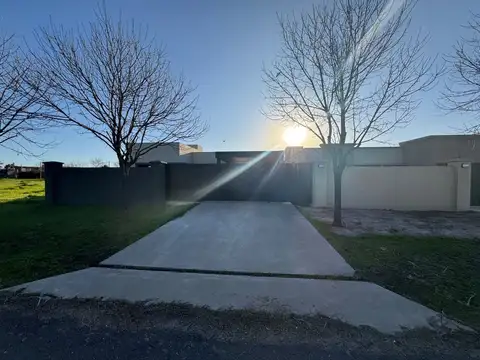 CASA EN VENTA 3 DORMITORIOS PUNTA CHACRA