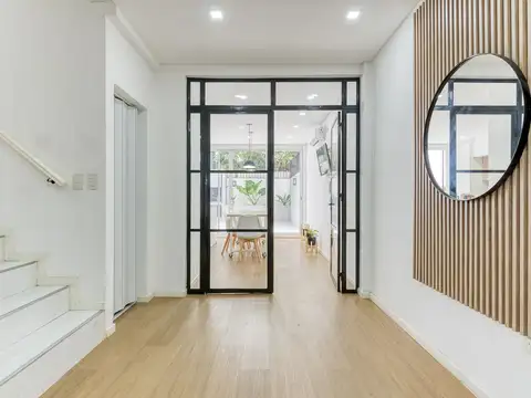 Casa en Venta con 2 cocheras