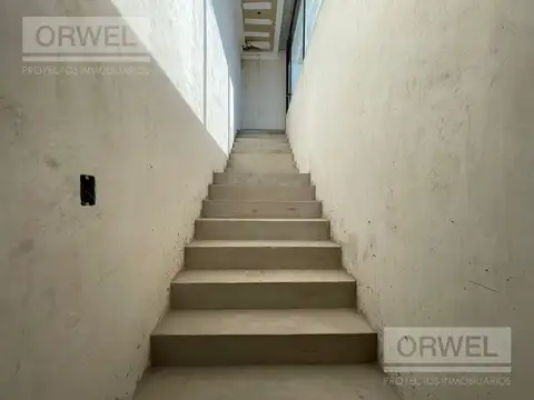 OFICINA de 360 m2   terraza 40 m2. 3 coch o mas. Venta o Alquiler.