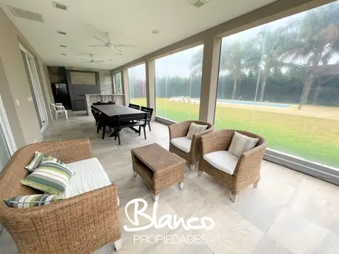 Casa 4 ambientes con 3 baños