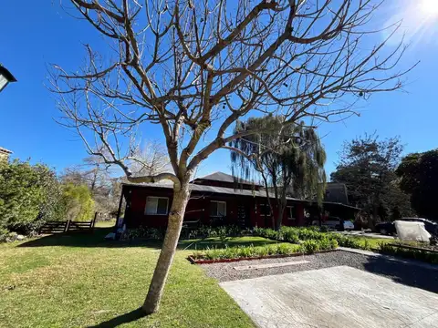 Casa 6 ambientes con 3 baños