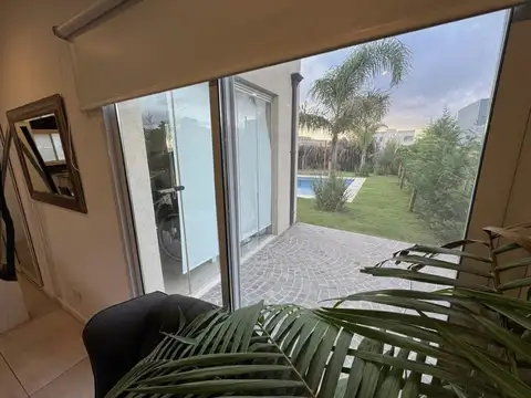 Casa en Venta con 4 cocheras