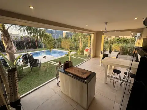 Casa 4 ambientes con 3 baños