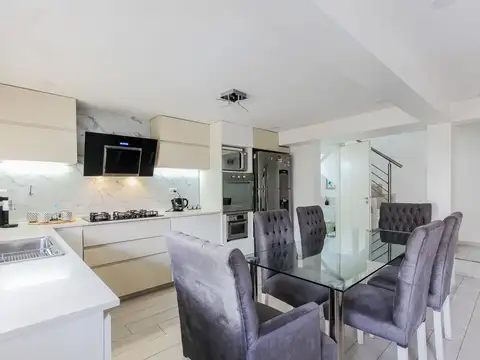 Avenida Coronel Esteban Bonorino 700