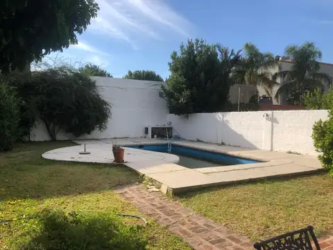 Oportunidad   Quinta en venta en Castelar Sur