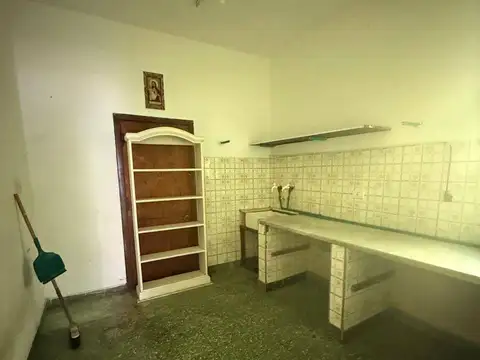 Eva Perón 2800, Lanús, Provincia de Buenos Aires,