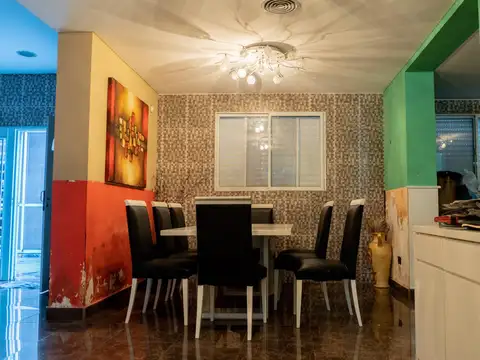 Casa 9 ambientes con 5 baños